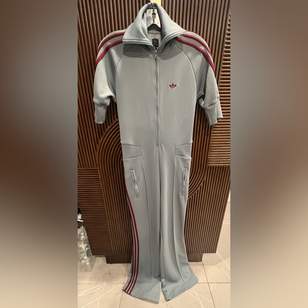 Vintage Adidas tracksuit worn once fits size 6